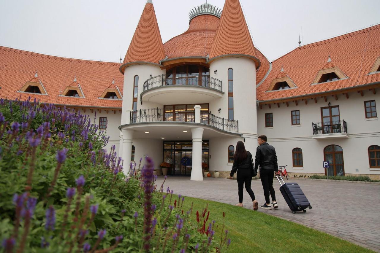 Hungarikum Hotel Lakitelek Exteriér fotografie